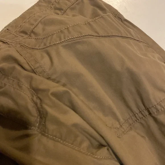 REI convertible pants to shorts - size 10
Brown travel vacation lightweight - Picture 10 of 11